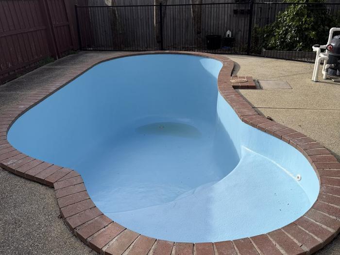 Kidney-shaped pool in light blue, before filling
